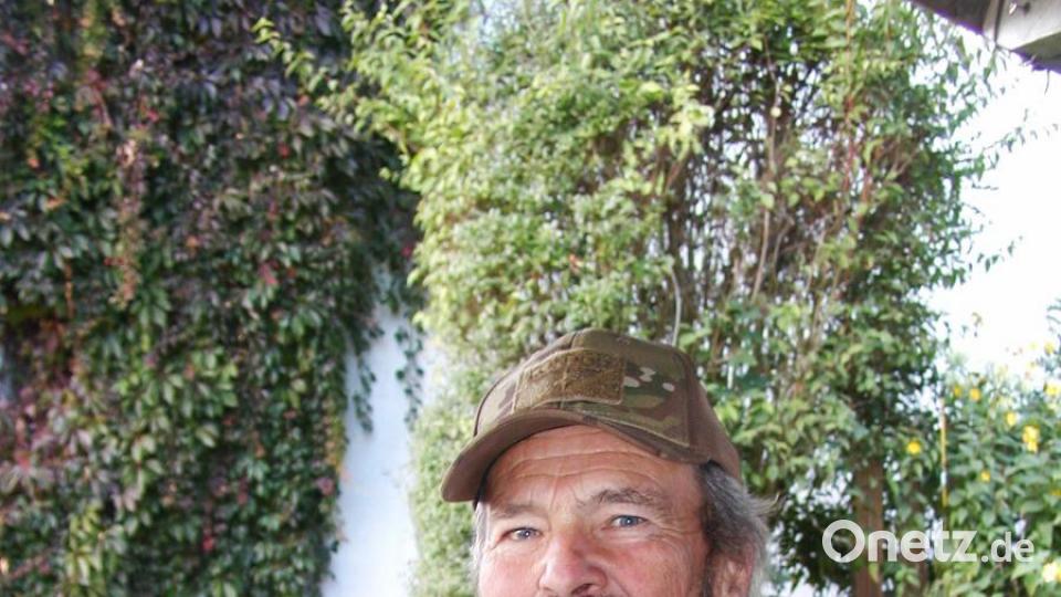 Axel Götte ist ein Naturbursche durch und durch. Er lebt in ihr und mit ihr. Auf der Terrasse seines Gartenhauses bei einem Bier sitzend freut er sich an seinen Tieren, die unweit seines Hauses großes 'Flächen beweiden. Bild: ld