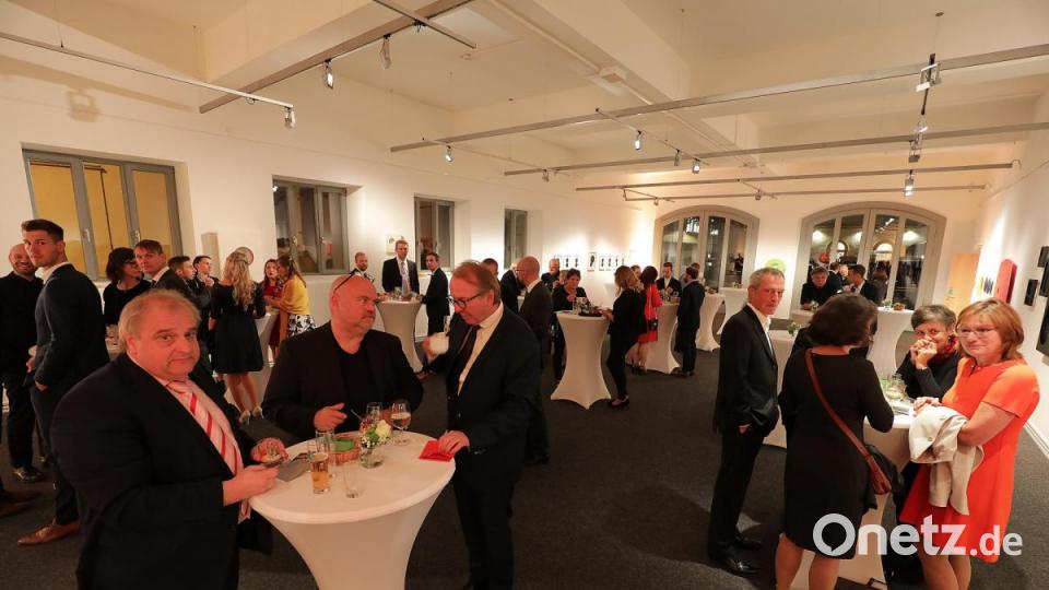 Der Staatsempfang des bayerischen Ministers für Wohnen und Bauen, Hans Reichhart, fand heuer in Amberg statt. Im Bauhaus-Jubiläumsjahr ging es in die Oberpfalz, weil hier der letzte Industriebau des Architekten Walter Gropius steht. Bild: Wolfgang Steinbacher