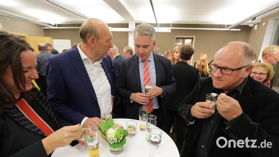 Der Staatsempfang des bayerischen Ministers für Wohnen und Bauen, Hans Reichhart, fand heuer in Amberg statt. Im Bauhaus-Jubiläumsjahr ging es in die Oberpfalz, weil hier der letzte Industriebau des Architekten Walter Gropius steht. Bild: Wolfgang Steinbacher