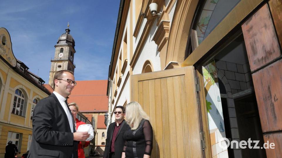 Stadtpfarrer Thomas Helm von der benachbarten Pfarrei St. Martin war ebenfalls zu Gast. Bild: Wolfgang Steinbacher