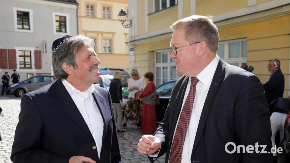 Ignaz Berger (links) mit Oberbürgermeister Michael Cerny. Bild: Wolfgang Steinbacher