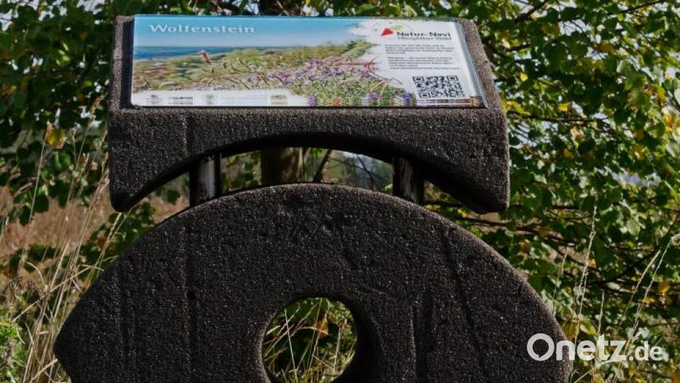 Wertig und edel stehen die Stelen in der Landschaft. Bild: tr