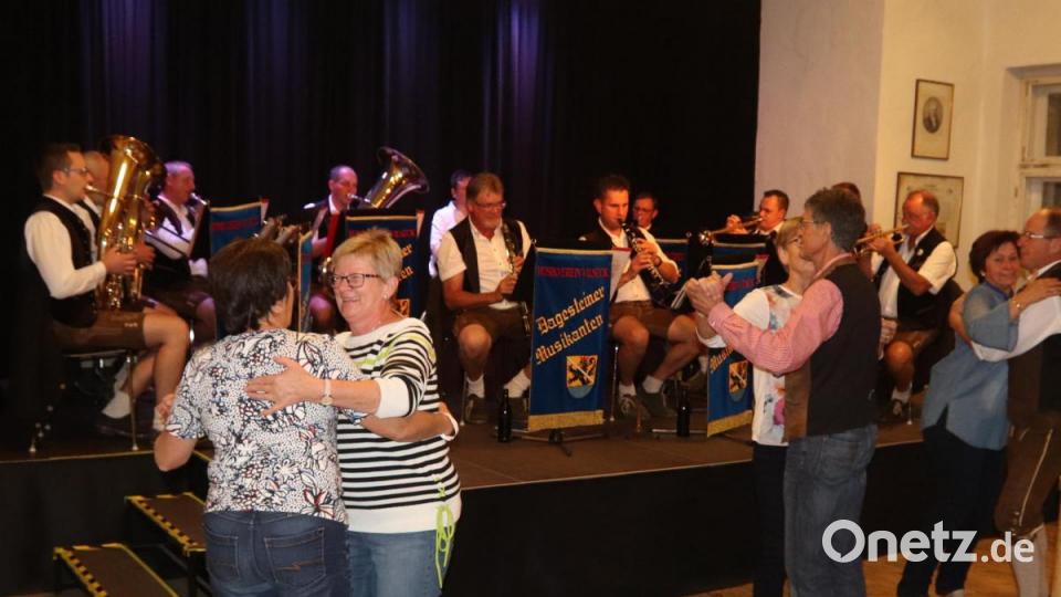 Tanz im Seidelsaal mit den Dagesteiner Musikanten. Bild: mfh