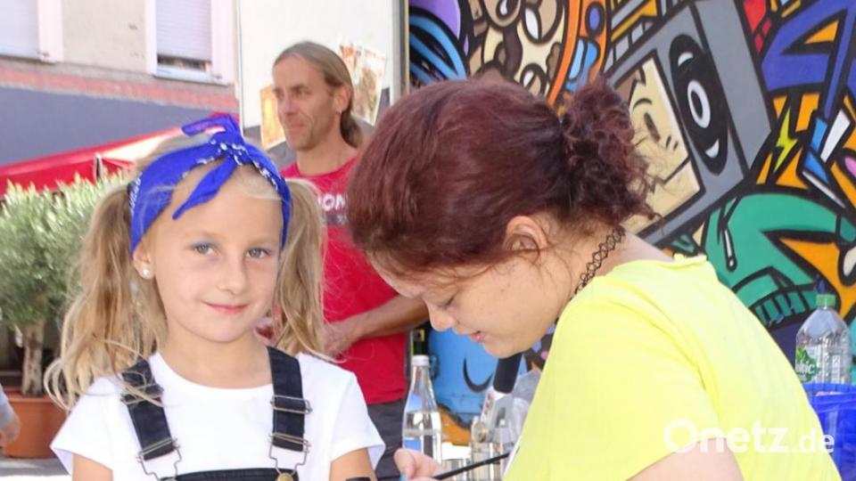 Ein Glitzer-Tattoo „Meerjungfrau“ auf dem Arm - das gefiel. Bild: Dobmeier