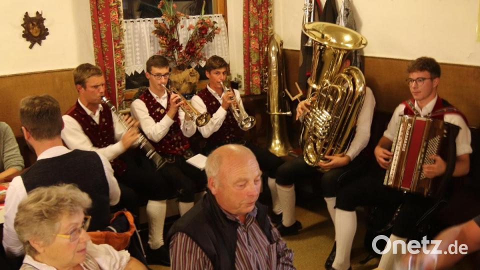 In oina Dur springen ein, als die Veldensteiner in der Landkutsche eine Pause brauchen. Bild: mfh