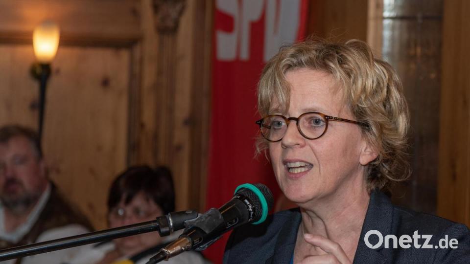Natascha Kohnen spannte den Bogen von der Geschichte der Partei hin zu den aktuellen Ereignissen. Bild: chl