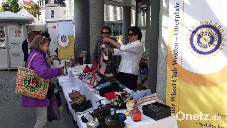 Flohmarkt des „Inner Wheel Club“ für soziale Projekte. Bild: Dobmeier