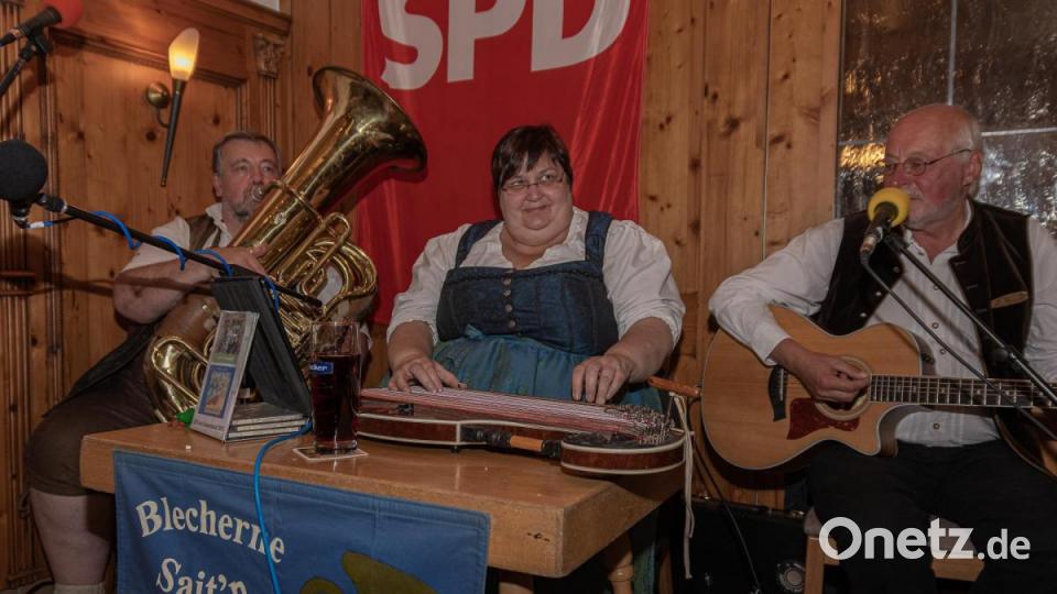 Die Blechernen Saitn sorgen für die musikalische Umrahmung. Bild: chl
