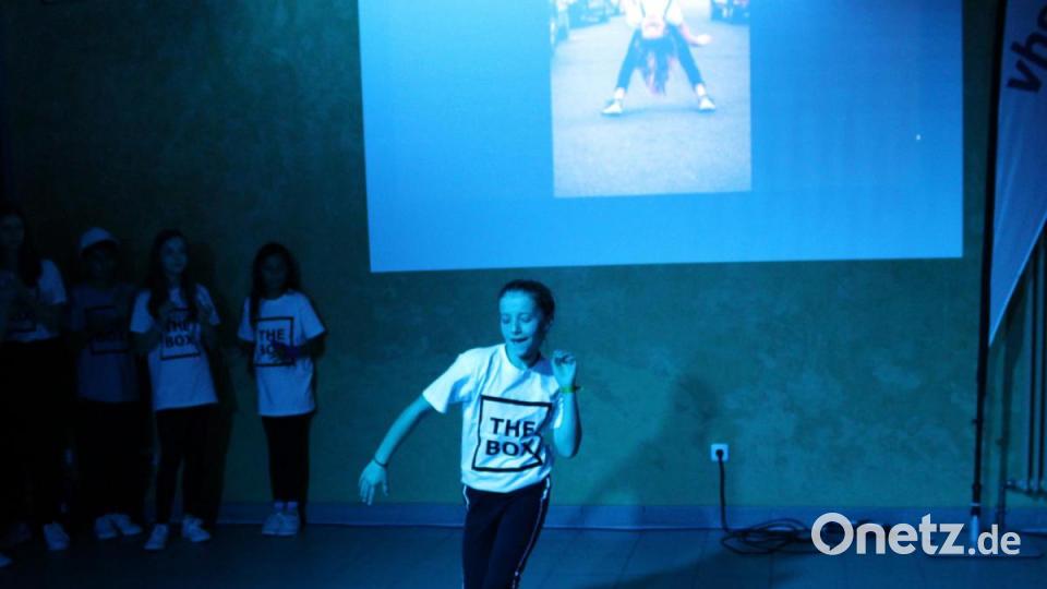 Sarah Götz heizt mit ihrem Hip-Hop-Tanzsolo dem Publikum richtig ein. Bild: men