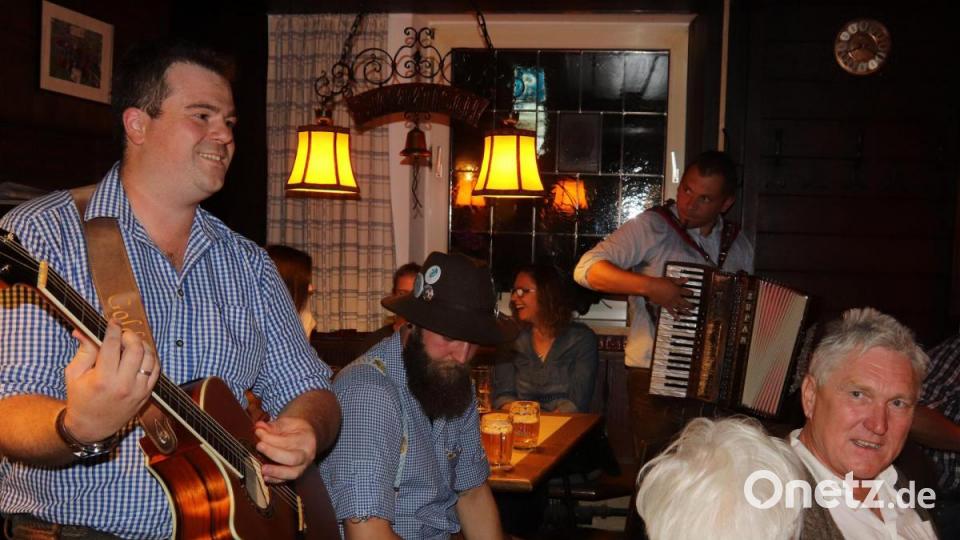 "D´Stodara & Er" heizen beim Fuchsbeck ein. Bild: mfh