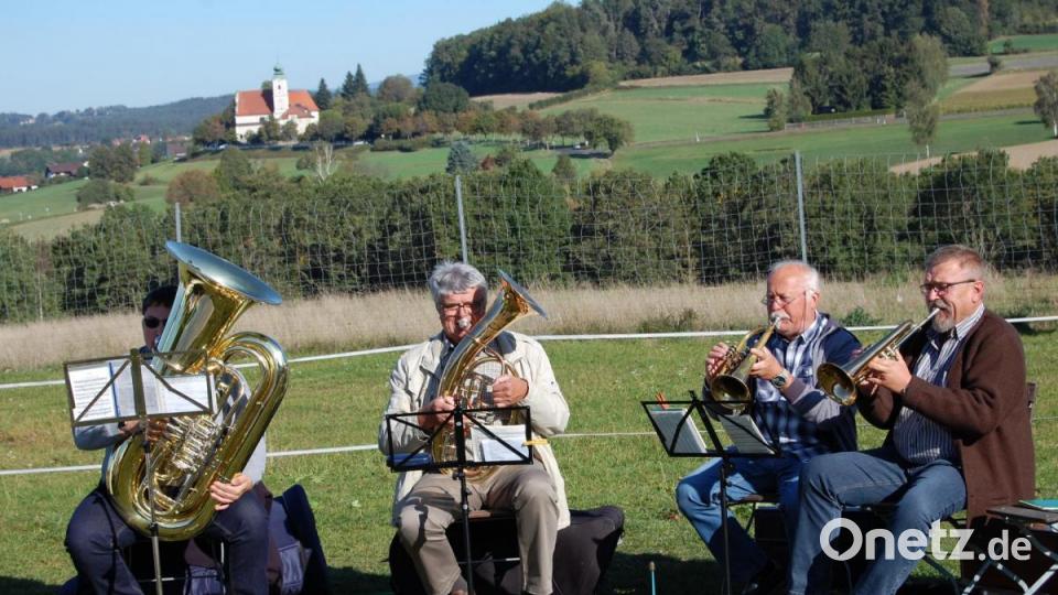 Bei herrlichem Spätsommerwetter mit stahlblauem Himmel und Sonnenschein feiert der OWV seine traditionelle Bergmesse in Harlesberg. Bild: sm