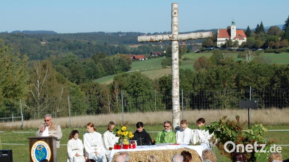 Bei herrlichem Spätsommerwetter mit stahlblauem Himmel und Sonnenschein feiert der OWV seine traditionelle Bergmesse in Harlesberg. Bild: sm