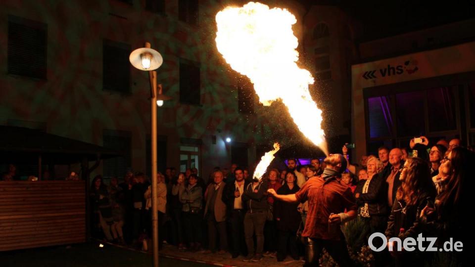 Heiß her geht es bei der &quot;Phoenix Feuershow&quot; der gleichnamigen Gruppe. Bild: men