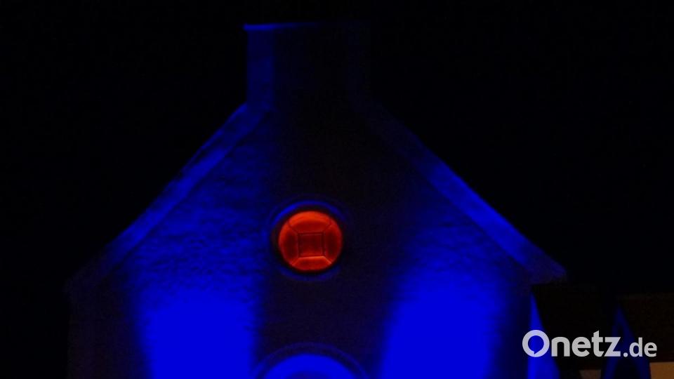 Bei der Kirchennacht war die Friedhofskirche in zauberhaftes Licht getaucht. Bild: weu