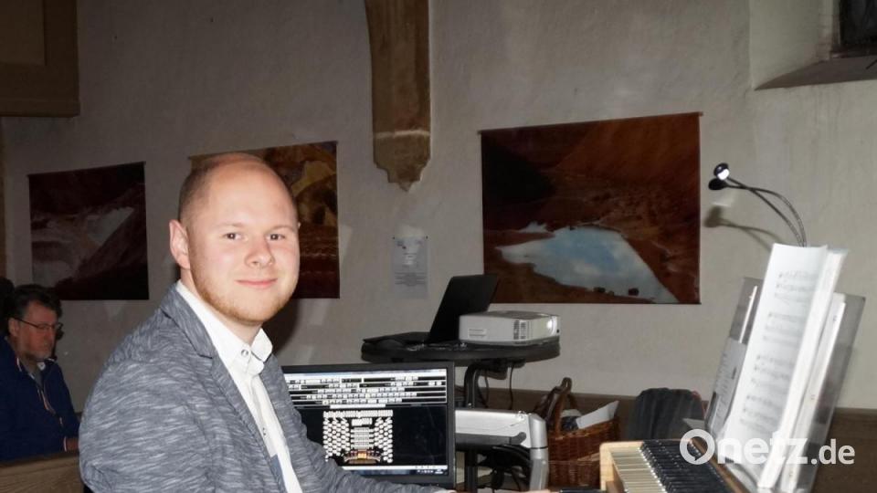 Auf seiner digitalen Orgel brillierte Florian Sorgenfrei in der Spitalkirche. Bild: weu