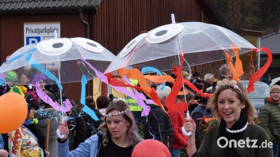 Tiefseequallenplage am Dietldorfer Badestrand. Bis zum Sommer muss dieses Problem gelöst sein!. Bild: bö
