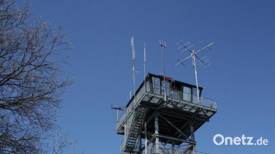 Neben dem alten Bleidornturm steht heute auf dem Schwarzen Berg ein 28 Meter hoher Stahlriese zu Beobachtungszwecken. Bild: mor