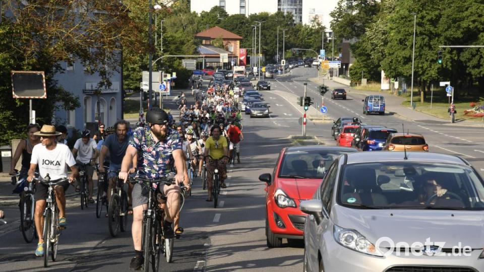 &quot;1. Critical Mass&quot;
Jetzt gehen die Radfahrer auch in Amberg an den Start. Bild: Petra Hartl