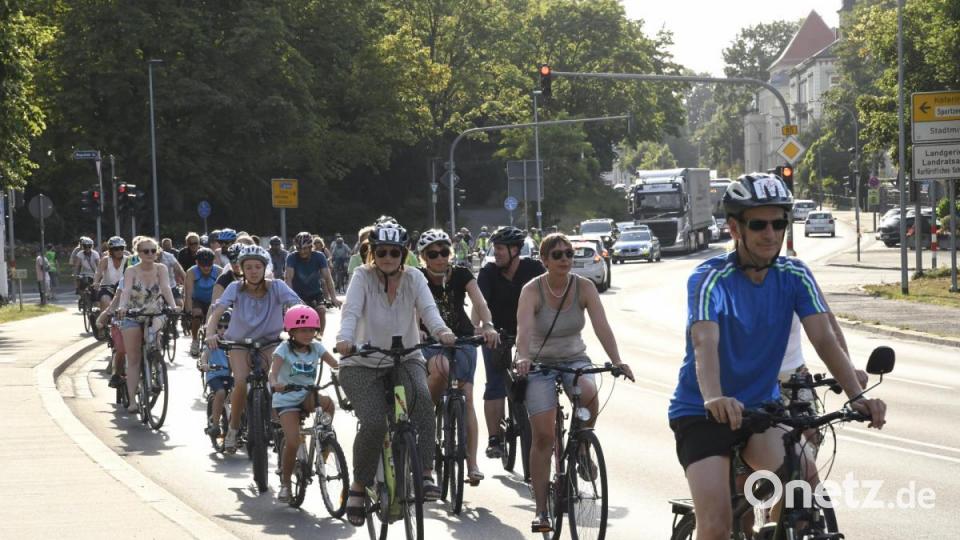 &quot;1. Critical Mass&quot;
Jetzt gehen die Radfahrer auch in Amberg an den Start. Bild: Petra Hartl