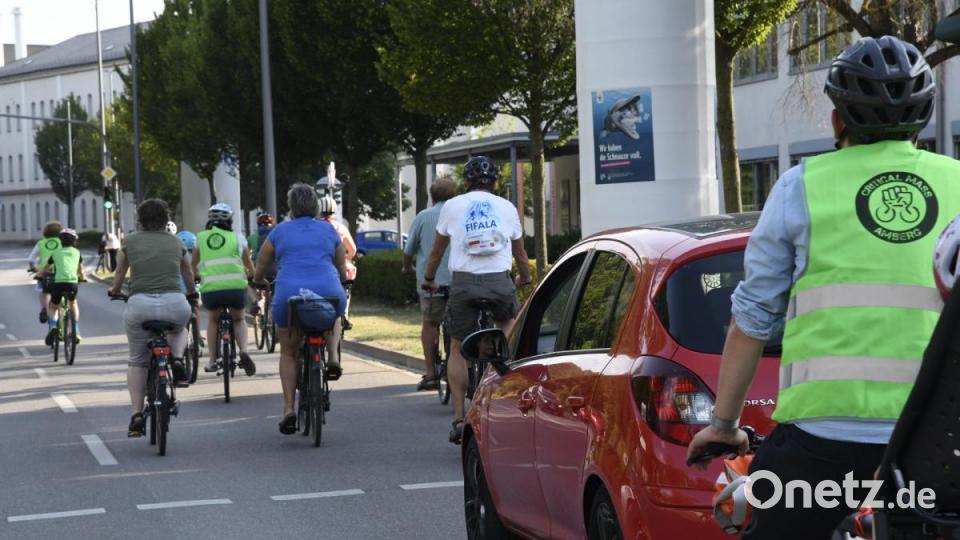 &quot;1. Critical Mass&quot;
Jetzt gehen die Radfahrer auch in Amberg an den Start. Bild: Petra Hartl