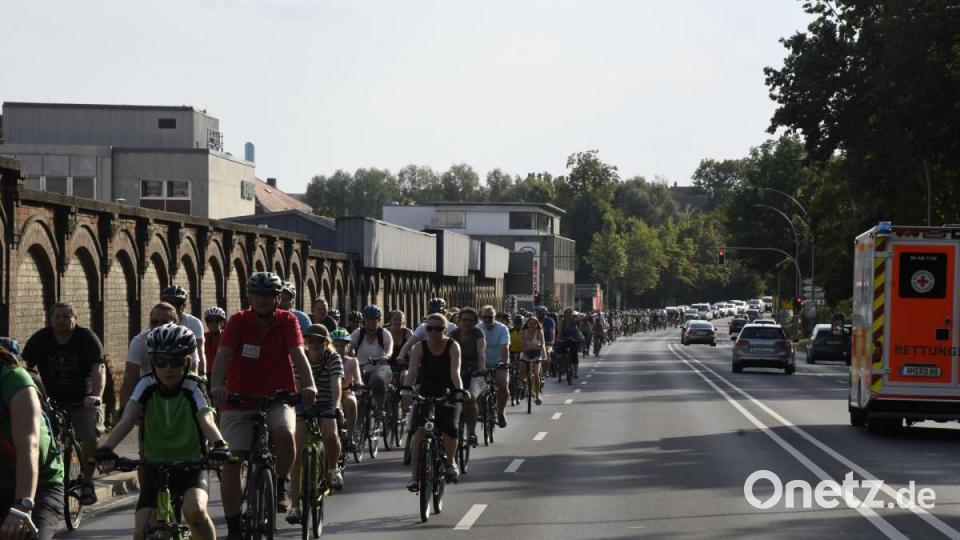 &quot;1. Critical Mass&quot;
Jetzt gehen die Radfahrer auch in Amberg an den Start. Bild: Petra Hartl