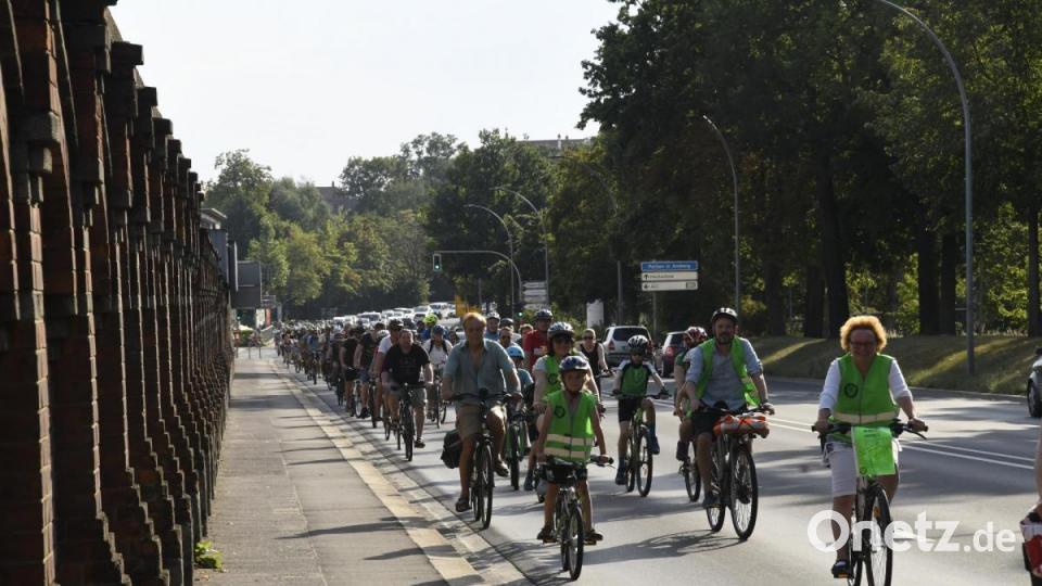 &quot;1. Critical Mass&quot;
Jetzt gehen die Radfahrer auch in Amberg an den Start. Bild: Petra Hartl