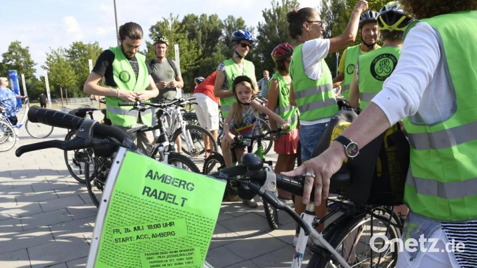 &quot;1. Critical Mass&quot;
Jetzt gehen die Radfahrer auch in Amberg an den Start. Bild: Petra Hartl