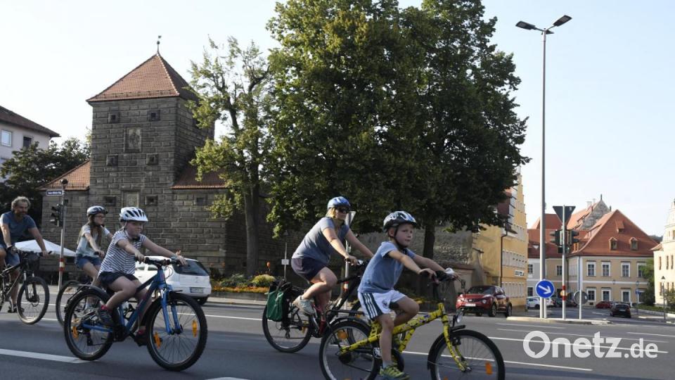&quot;1. Critical Mass&quot;
Jetzt gehen die Radfahrer auch in Amberg an den Start. Bild: Petra Hartl