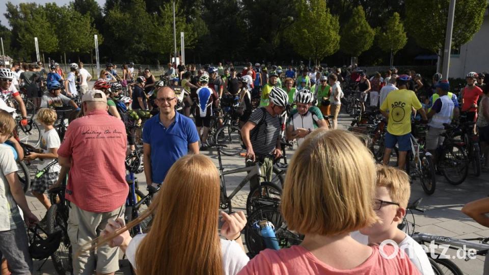 &quot;1. Critical Mass&quot;
Jetzt gehen die Radfahrer auch in Amberg an den Start. Bild: Petra Hartl
