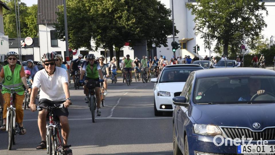 &quot;1. Critical Mass&quot;
Jetzt gehen die Radfahrer auch in Amberg an den Start. Bild: Petra Hartl