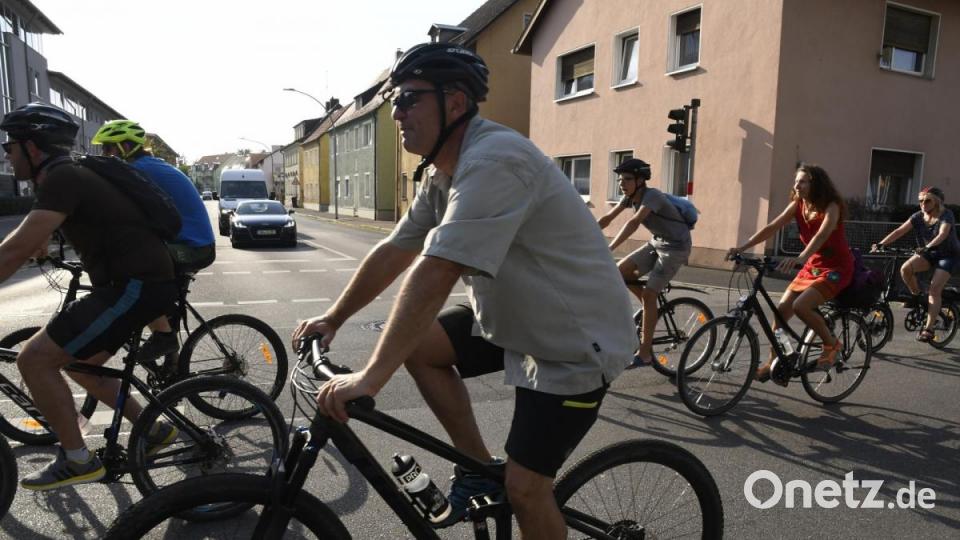 &quot;1. Critical Mass&quot;
Jetzt gehen die Radfahrer auch in Amberg an den Start. Bild: Petra Hartl