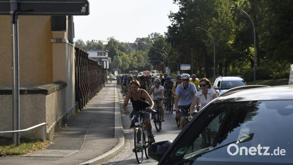 &quot;1. Critical Mass&quot;
Jetzt gehen die Radfahrer auch in Amberg an den Start. Bild: Petra Hartl