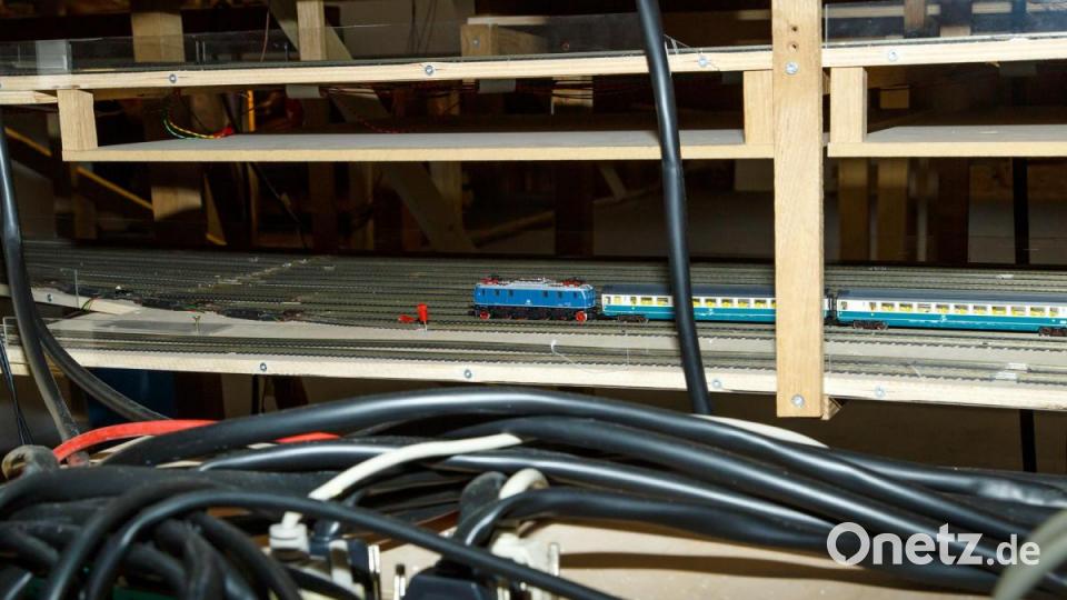 Unter der Spur-N-Anlage verbergen sich Schattenbahnhöfe. Hier wartet das rollende Material auf seinen Einsatz. Bild: Hösamer