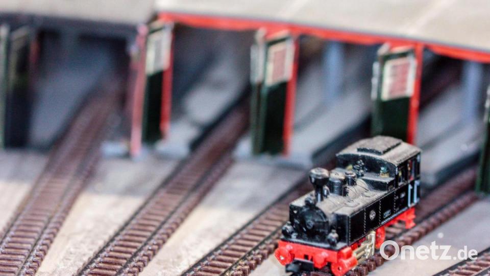 Ein Lokschuppen gehört zur Ausstattung. Bild: Hösamer