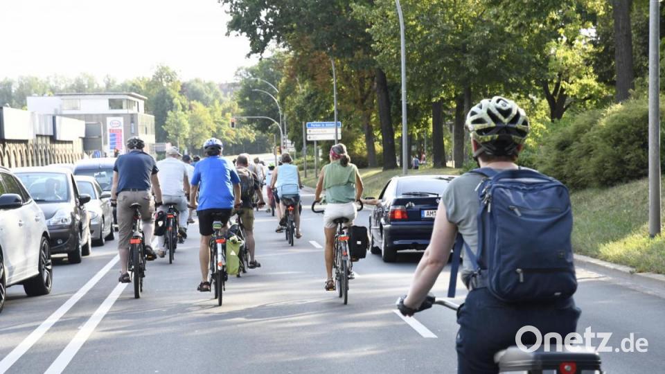 &quot;1. Critical Mass&quot;
Jetzt gehen die Radfahrer auch in Amberg an den Start. Bild: Petra Hartl