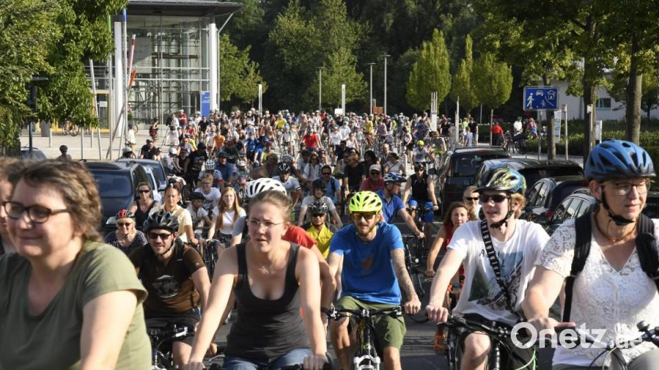 &quot;1. Critical Mass&quot;
Jetzt gehen die Radfahrer auch in Amberg an den Start. Bild: Petra Hartl