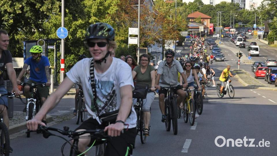 &quot;1. Critical Mass&quot;
Jetzt gehen die Radfahrer auch in Amberg an den Start. Bild: Petra Hartl