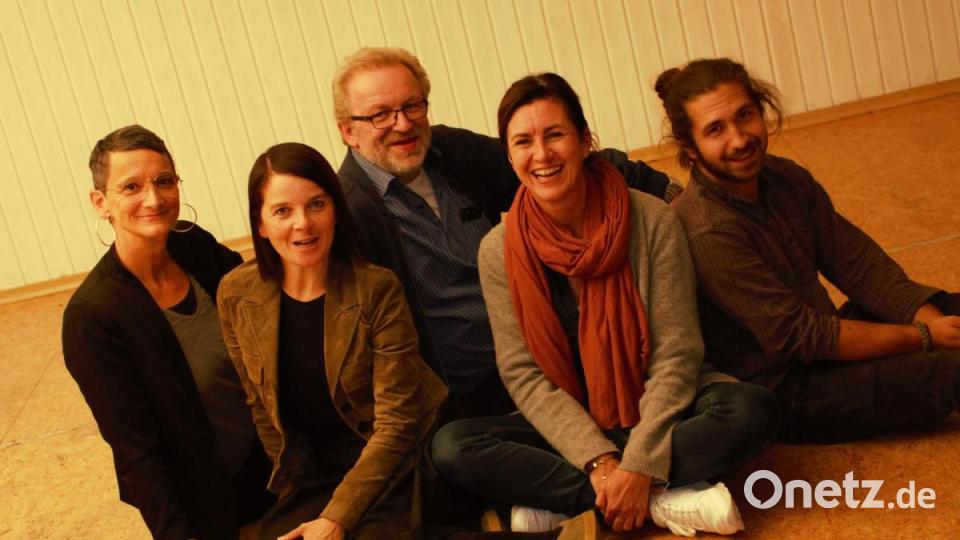 Noch sind die Protagonisten von"Cabaret" in Zivil. Bild: GILDO CASSIMO / PHOTOSPOKUS