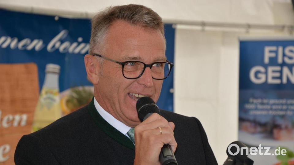 Bürgermeister Franz Stahl stellte gerade den Fischhofpark und die Kreisstadt als idealen Ort für die Erlebniswochen Fisch heraus. Bild: jr