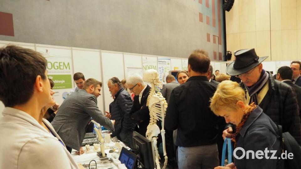 An den Informationsständen des Klinikums ist der Publikumsandrang besonders stark Bild: Bühner