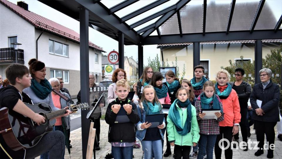Auch der Jugendchor "Cantare et Vivere" bringt ein musikalisches Ständchen. Bild: rgr