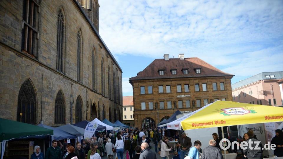 Viele Besucher kamen zur Eröffnung des Regionalmarktes zu den Heimat- und Genusswochen. Bild: Andreas Brückmann
