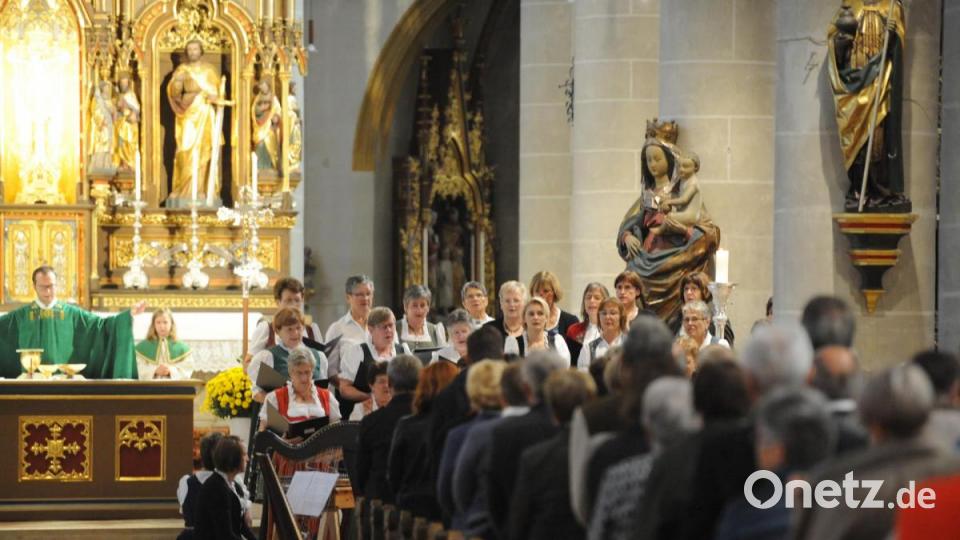 Der Ortsbäuerinnenchor sang beim Erntedankgottesdienst in St. Martin. Bild: Andreas Brückmann