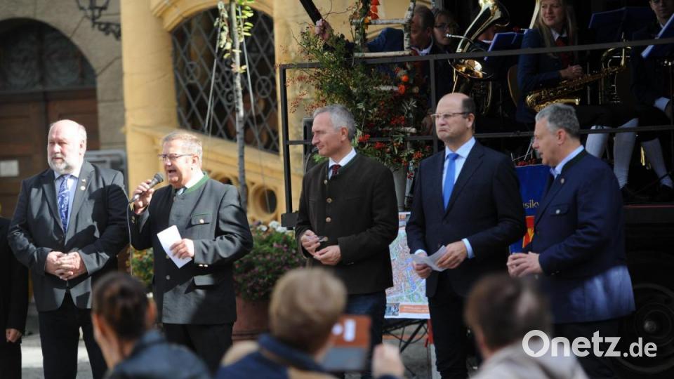 Begrüßung durch Ambergs Bürgermeister Martin Preuß. Bild: Andreas Brückmann