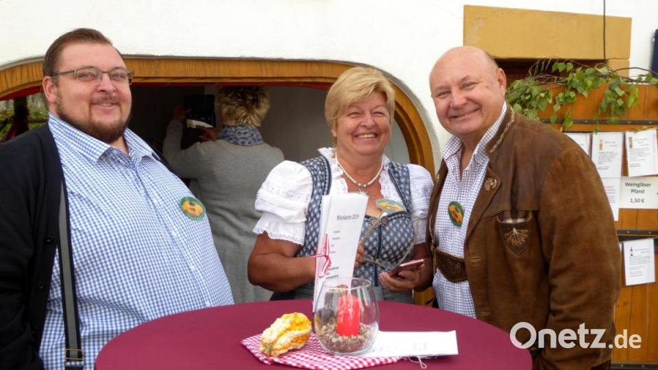 Das Winzer-Ehepaar Evelyne und Georg Glöckl aus dem Burgenland (rechts). Bild: Schönberger, Ferdinand [fsb]