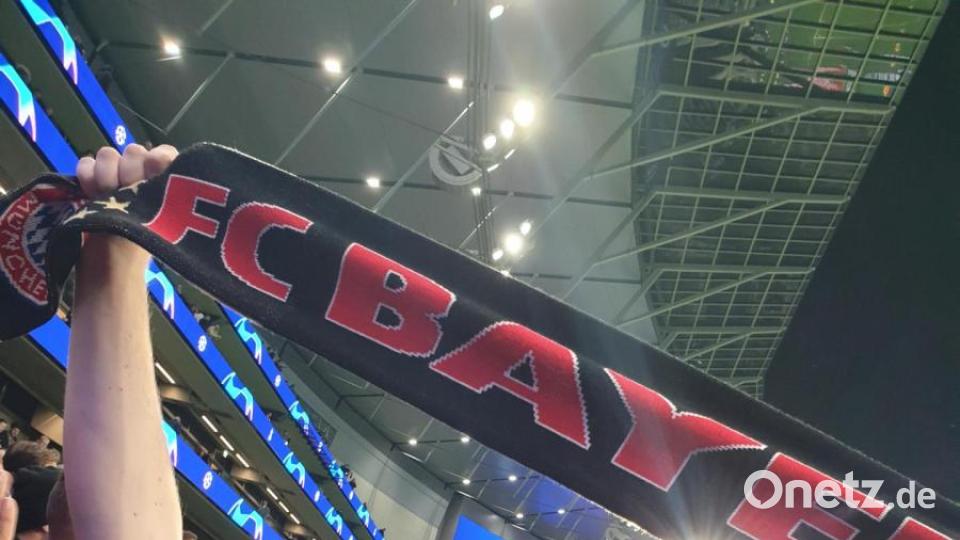 Fußballfans aus der Oberpfalz feiern das Schützenfest in Tottenham. Der FC Bayern besiegte Tottenham Hotspur am zweiten Spieltag der Champions-League mit 7:2. Bild: mr