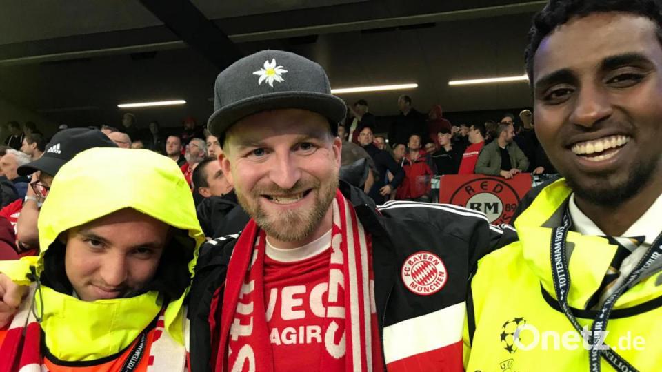 Fußballfans aus der Oberpfalz feiern das Schützenfest in Tottenham. Der FC Bayern besiegte Tottenham Hotspur am zweiten Spieltag der Champions-League mit 7:2. Bild: mr