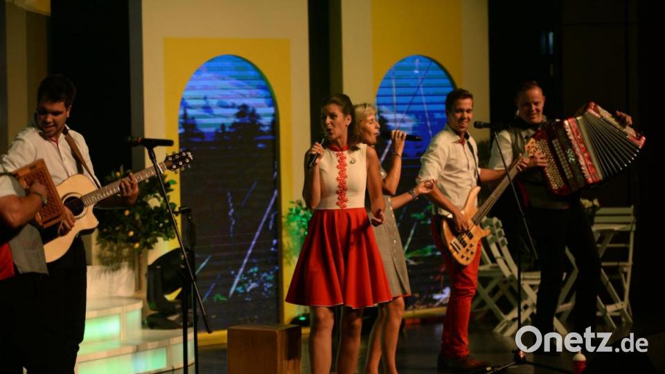 Oesch’s die Dritten waren zu Gast im ACC bei Stefan Mroschss "Immer wieder Sonntags unterwegs". Bild: Andreas Brückmann