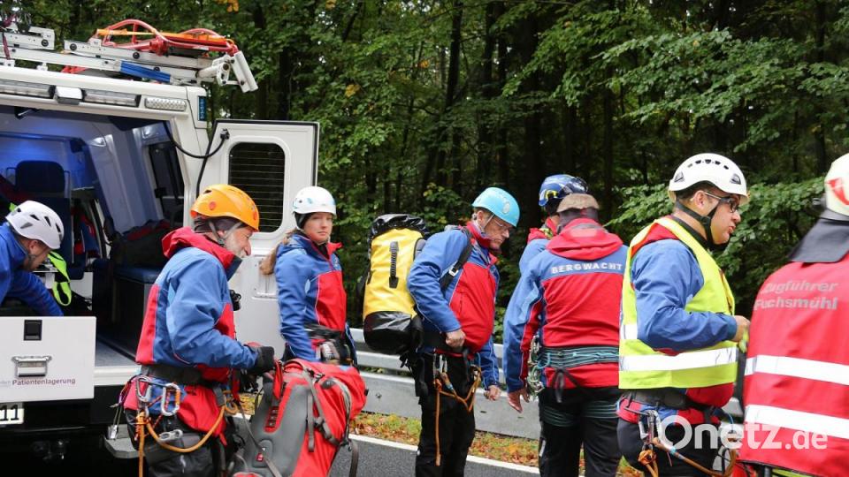 Die Bergwacht Fuchsmühl nach dem Eintreffen am Unglücksort. Bild: bsc