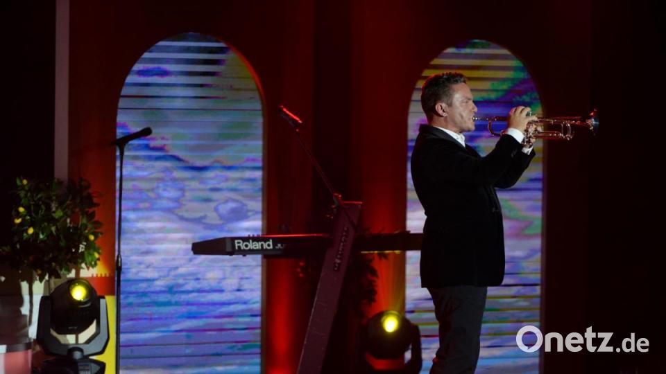 Stefan Mross mit seinem Lieblingsinstrument durfte natürlich nicht fehlen. Bild: Andreas Brückmann